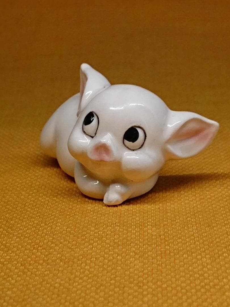 【美品】子豚　ブタ　陶器　オブジェ　置物　インテリア　工芸品　美術品　A1082