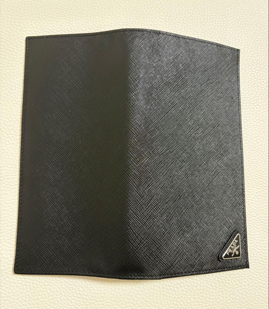 新品未使用　PRADA サフィアーノトライアングル財布　箱　紙袋付き