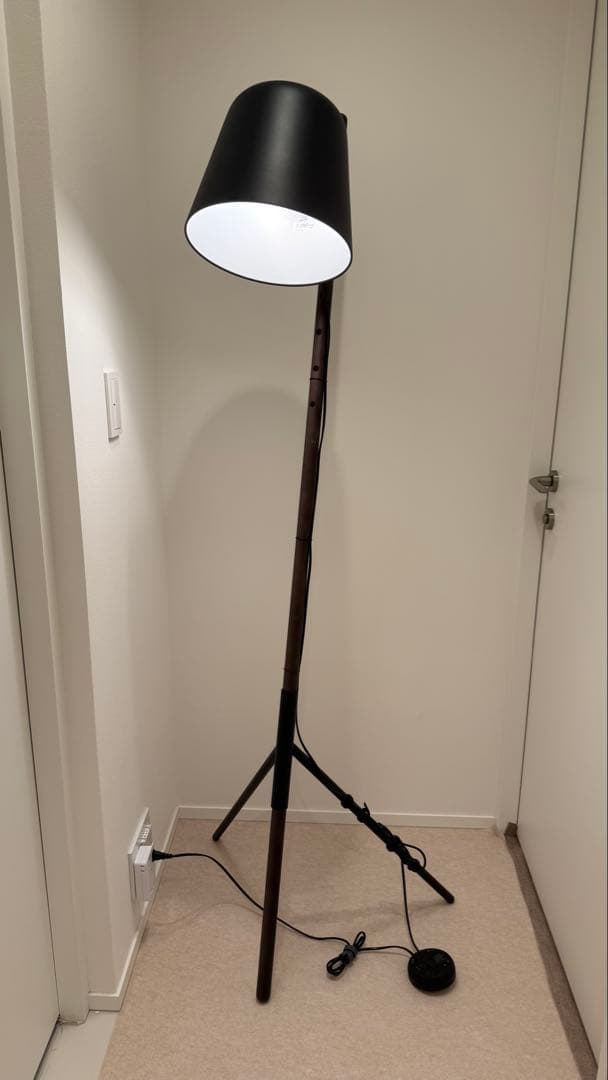 BoConcept フロアランプ Outrigger 北欧デザイン 三脚スタンド