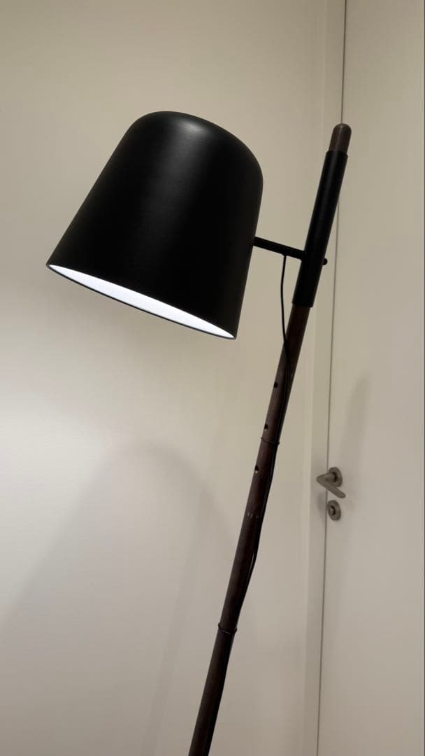 BoConcept フロアランプ Outrigger 北欧デザイン 三脚スタンド