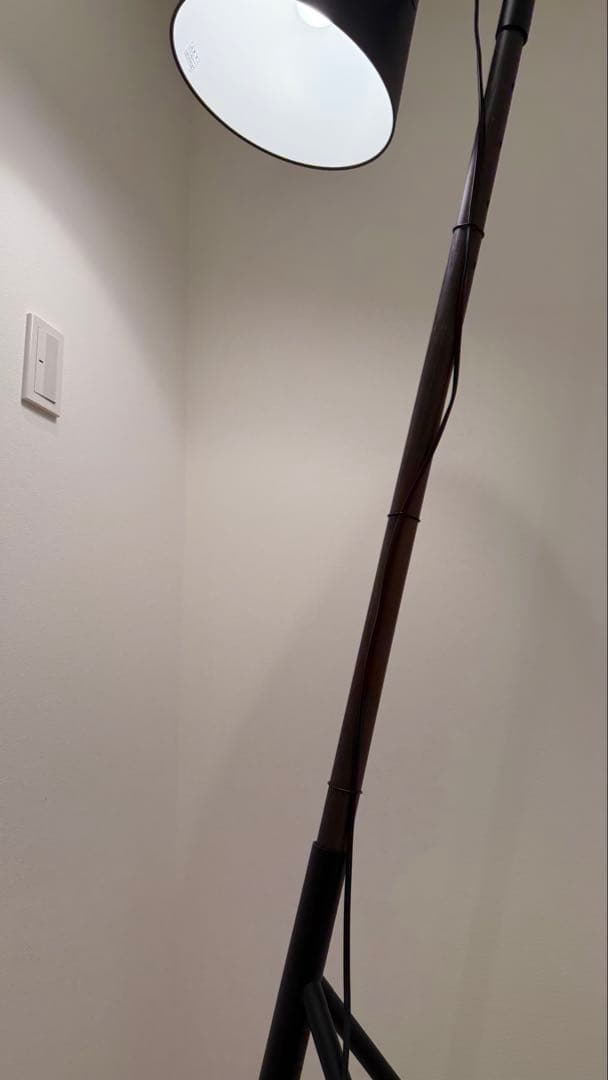 BoConcept フロアランプ Outrigger 北欧デザイン 三脚スタンド