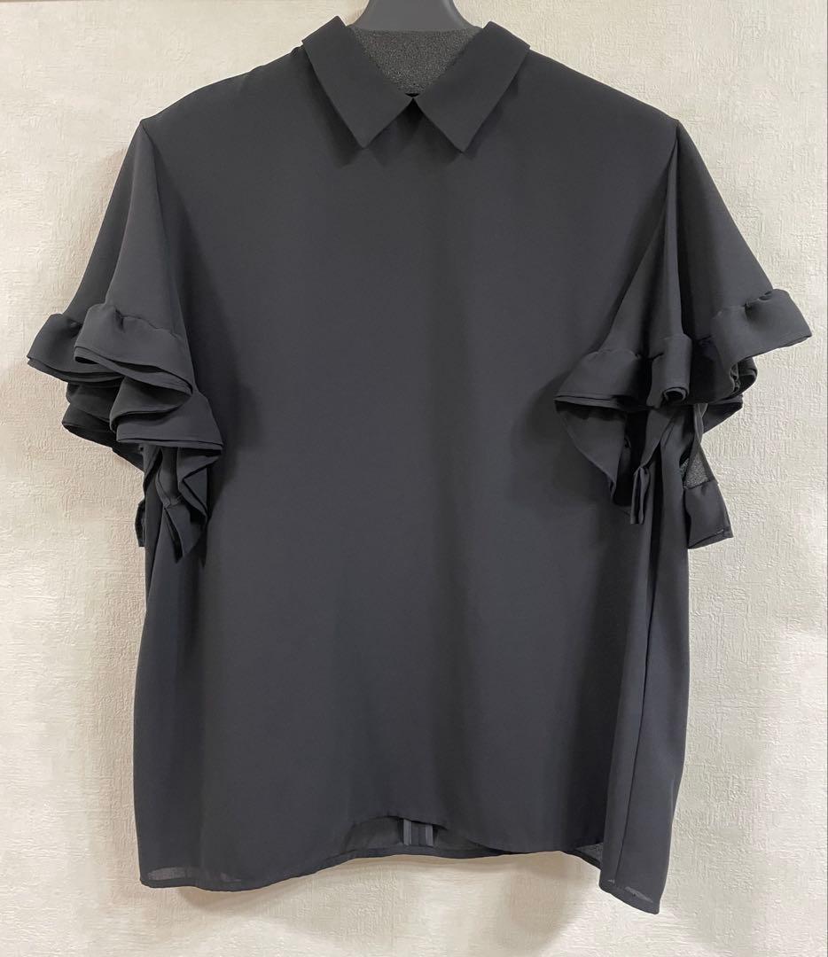 美品　ヨーコチャン ラッフルスリーブポイントカラーブラウス　38 黒