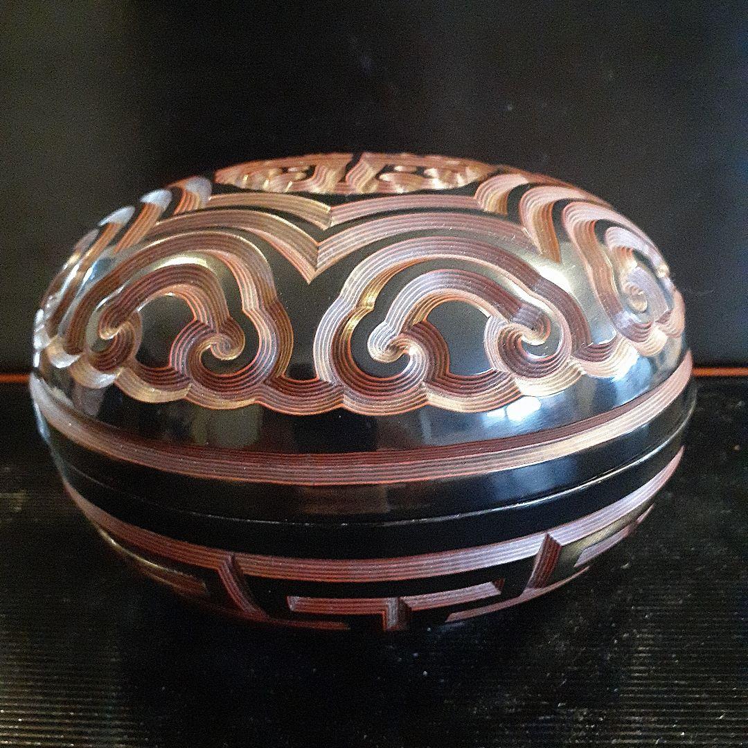 堆朱屈輪　菓子器