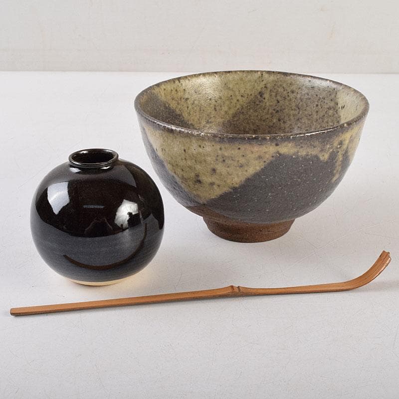 茶道具　青面朱茶箱　茶碗　金蒔絵　棗　香合など　七点　一式　仕覆付　MR9497