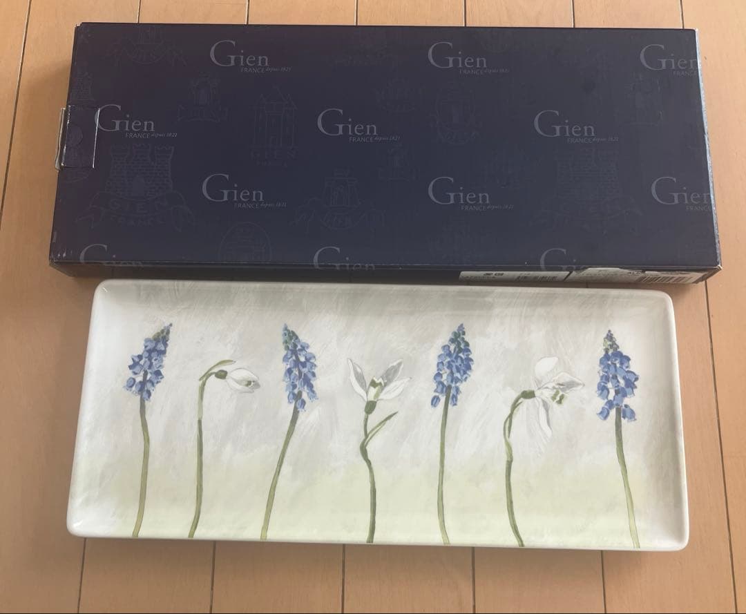 ジアン　アリス　ムスカリ　スノードロップ　花　長方形　皿　ロングトレイ