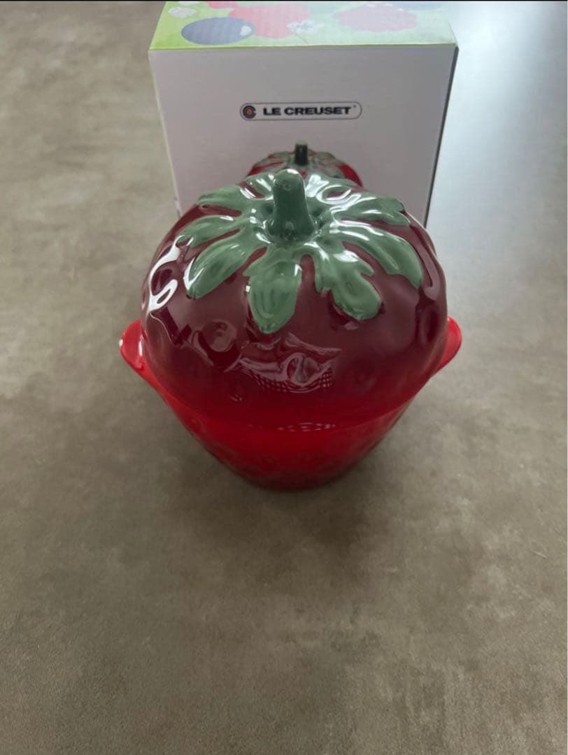 レア　新品　ル・クルーゼ　ミニ・ストロベリー　いちご　小物入れ