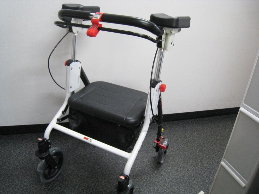 ユーバ産業 アームフィット 屋内外兼用 歩行車 肘置パッド付 AR-458E ②