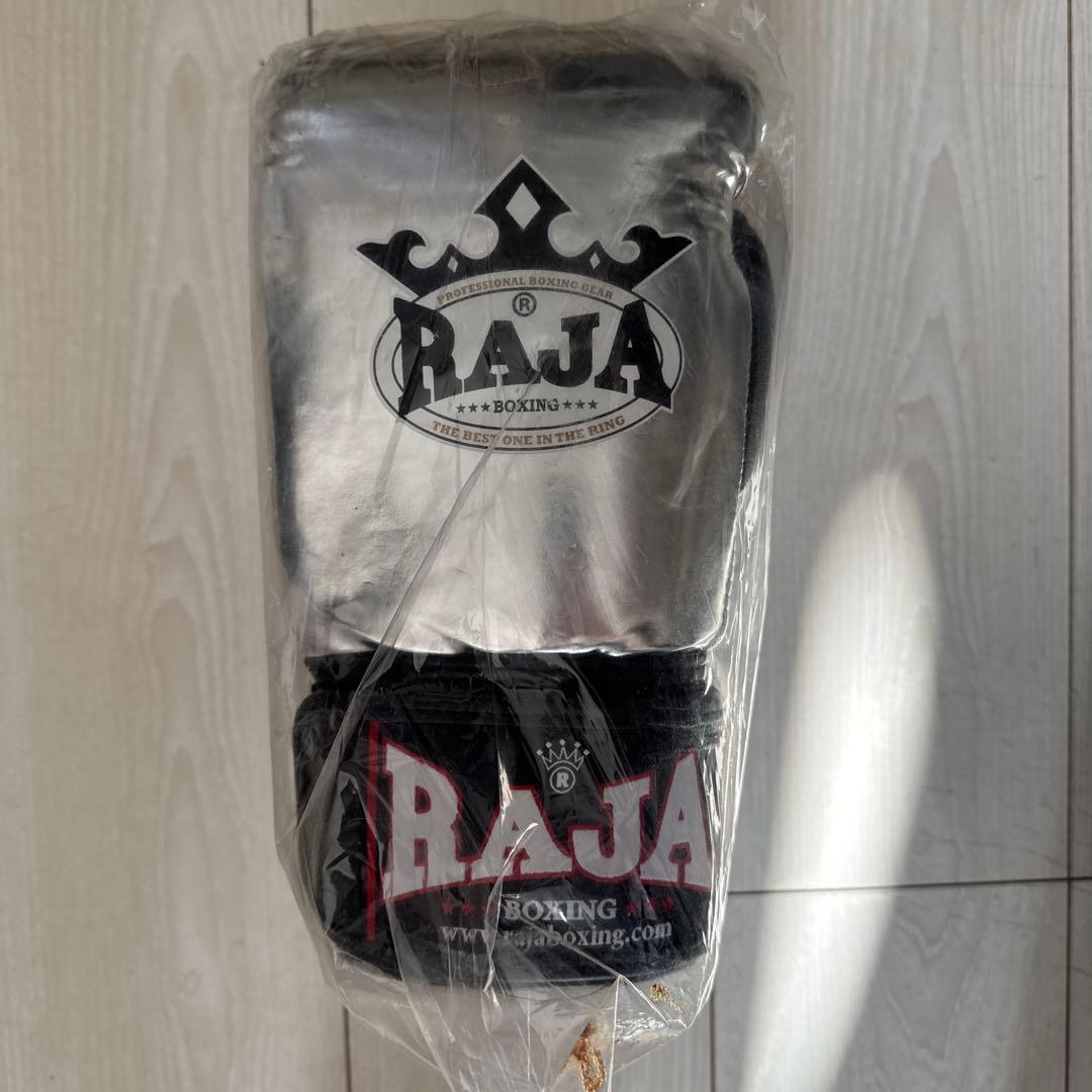 RAJA ボクシンググローブ シルバー/ブラック　新品　8oz PU