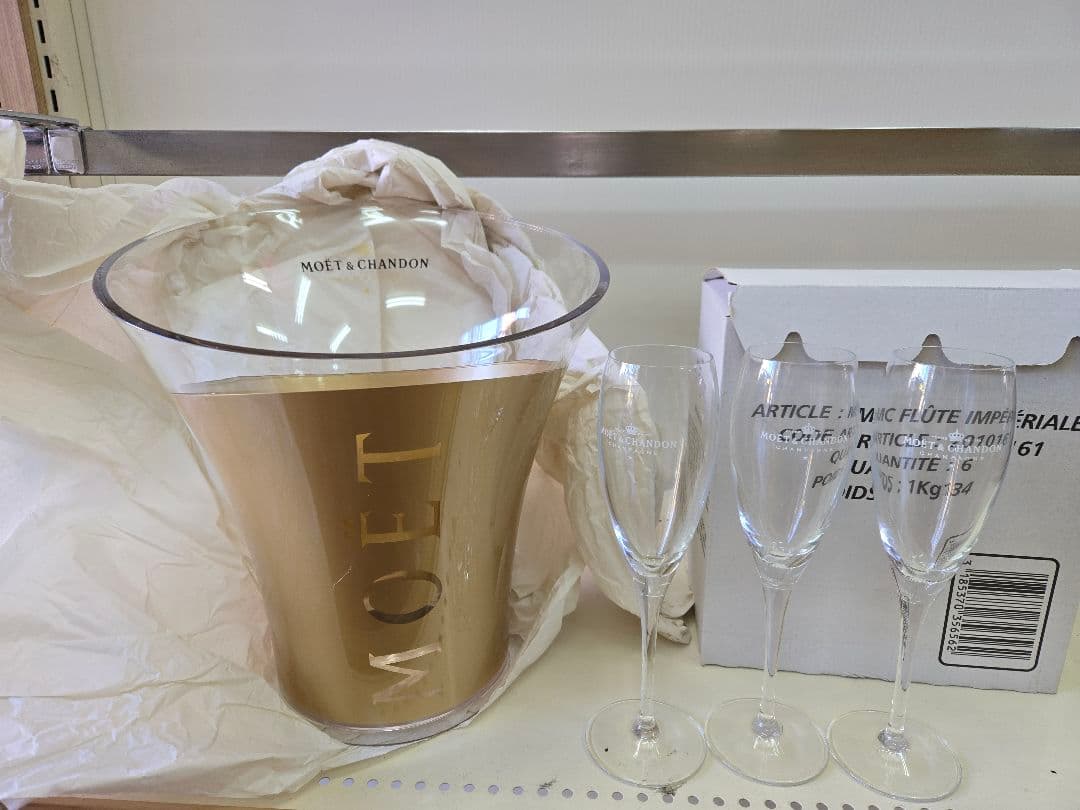 MOET & CHANDON シャンパーニュクーラー1個とグラス6脚セット