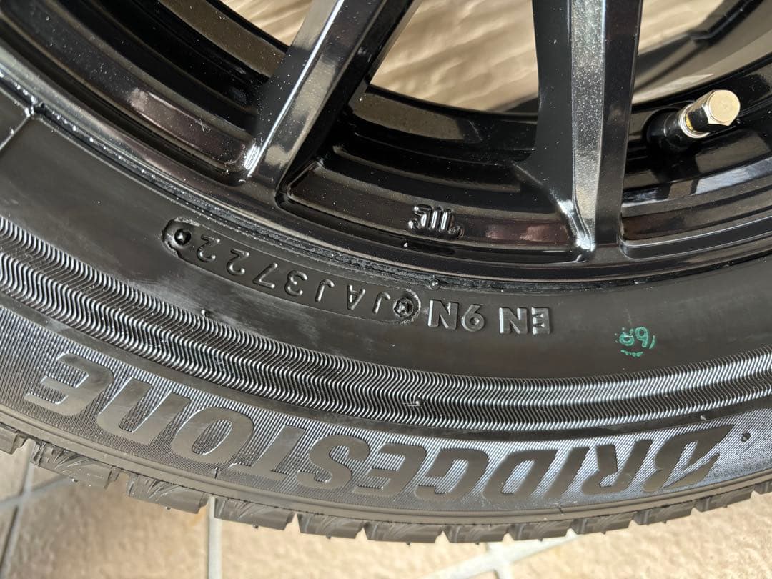 新品 ブリヂストン ブリザック VRX3スタッドレス195/65R15 91Q