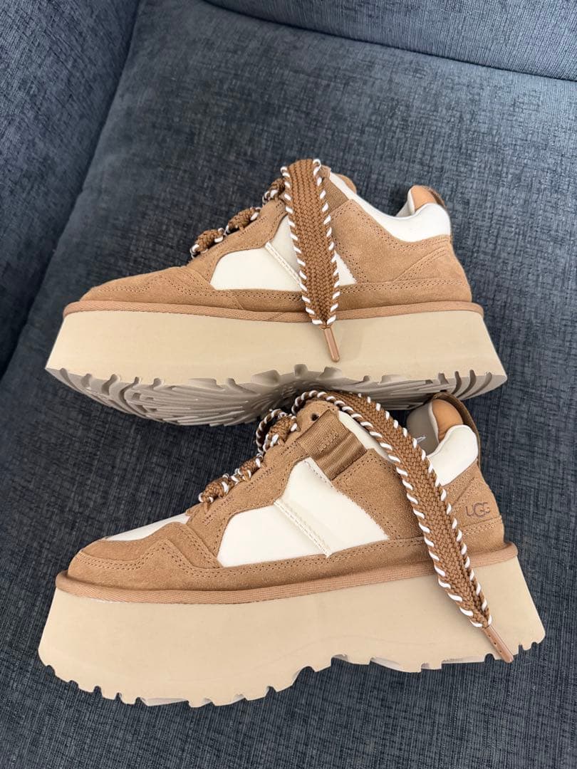 UGG 厚底スニーカー Astromel 新品未使用 ムートン　アグ　24.0