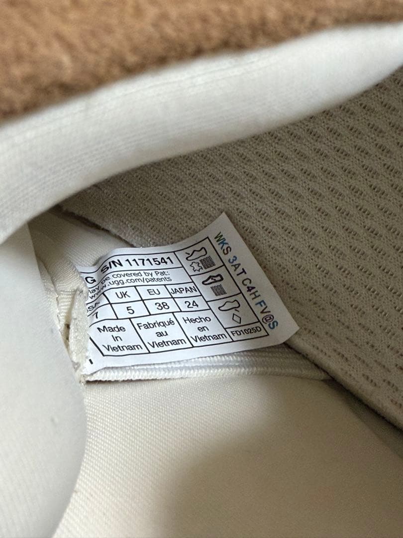 UGG 厚底スニーカー Astromel 新品未使用 ムートン　アグ　24.0