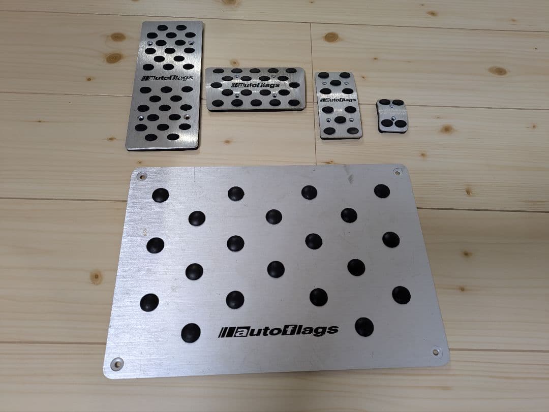 デリカD5 前期 オートフラッグス　ペダル　カバー