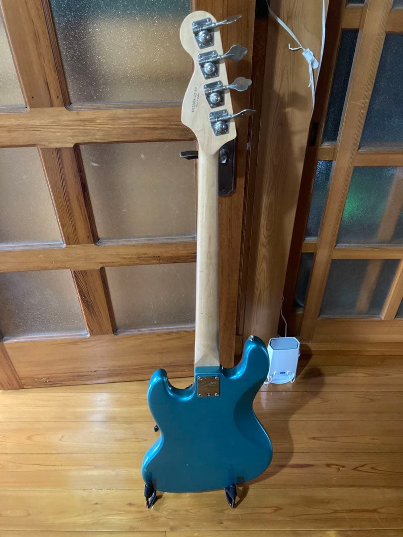 ベース Squier AffinityJazzBass Lake Placid Blue
