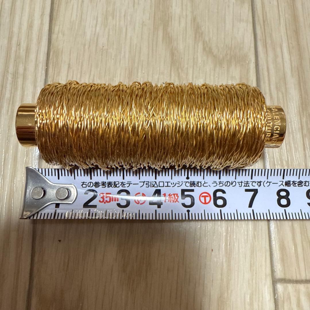 バレンシアガ　クチュール　糸型　招待状