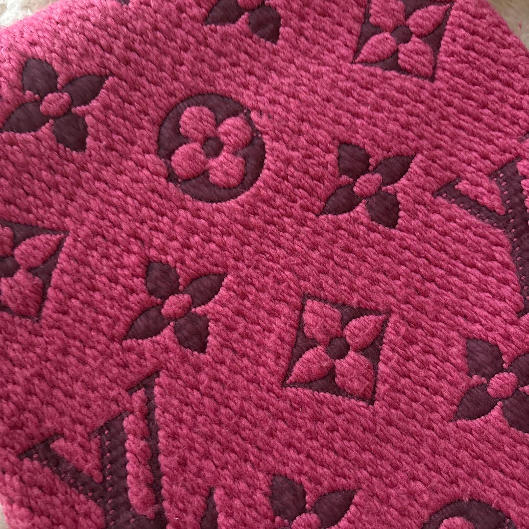 LV＊ロゴマニアマフラー モノグラム　ラズベリーピンク