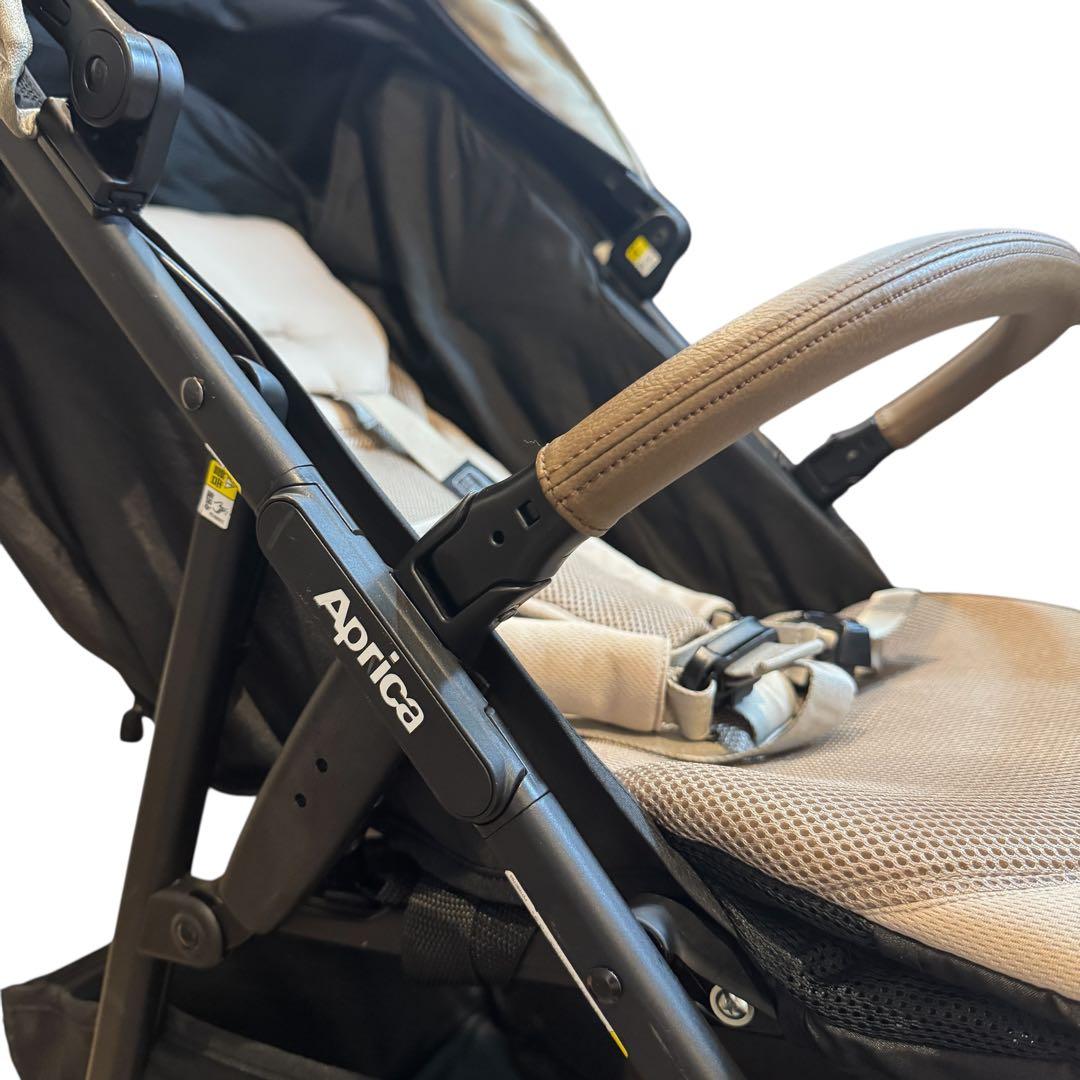 ヒカリコ　アップリカ スムーヴプレシャス ベビーカー 三輪 ベージュ