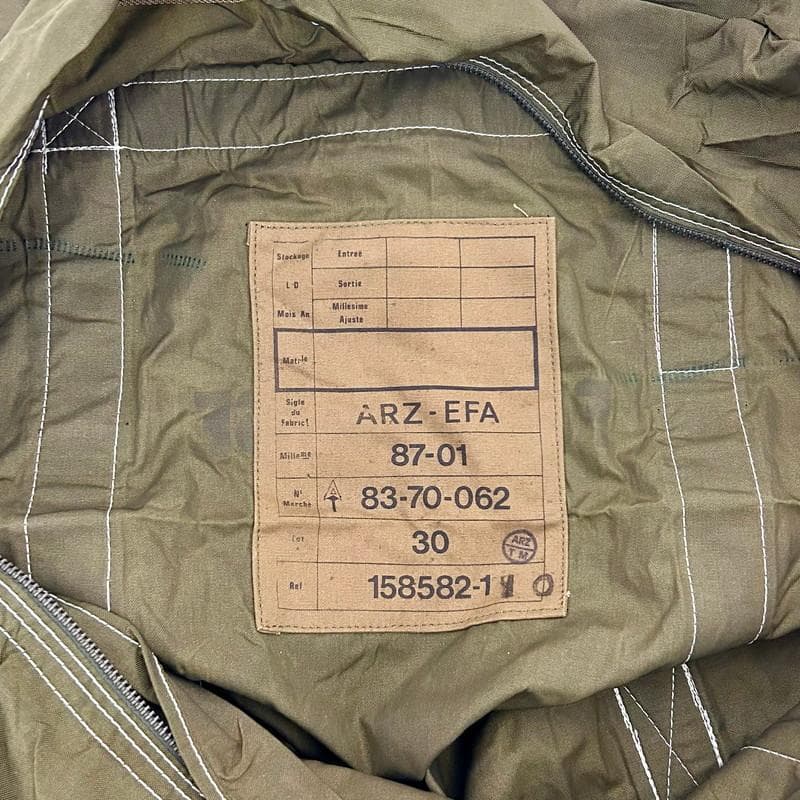 く*け様 【希少】フランス軍 AERAZUR パラシュートバッグ 65L 樹脂製