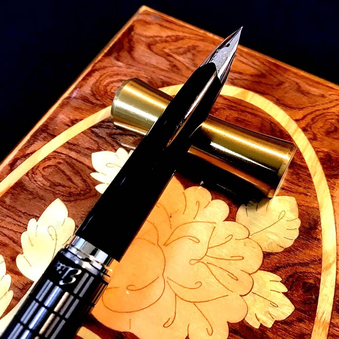 ☆最極上美品☆素晴らしいパイロットエリート万年筆格子柄（Ｆ)18K☆希少品