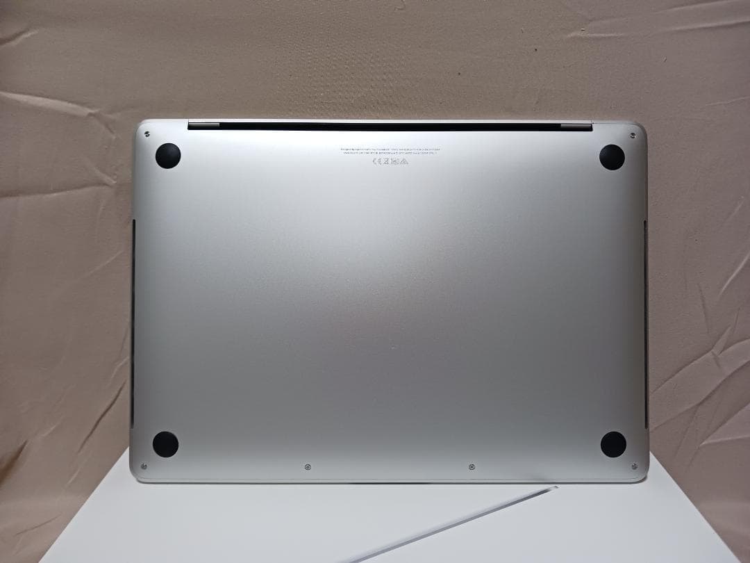 QC-2.0G/16G/512G　MacBook Pro 13インチ　A2251