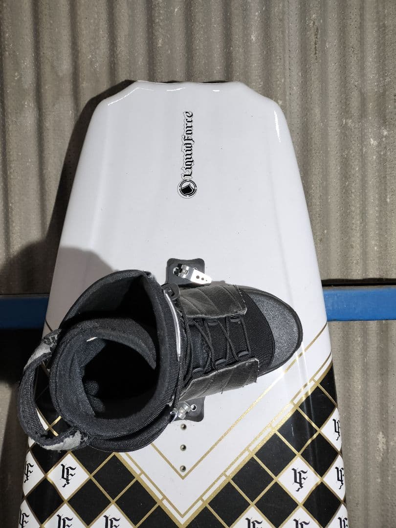 Z*女様 ◆直接引き取り可能◆ ウェイクボード　リキッドフォース　Liquid