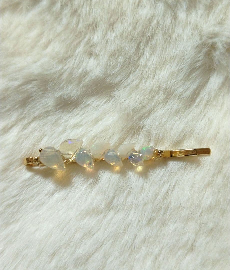 オパールのヘアピン