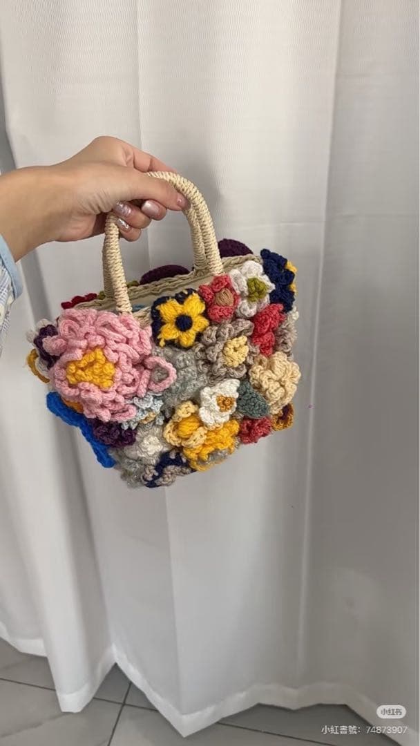 手編み鉤針仕立て｜紫の花ラタンバッグ、春にぴったり