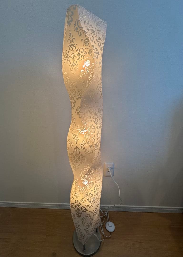 フロアスタンドライト3灯 ノーブルスパーク社 アラベスク調 高級感 お洒落