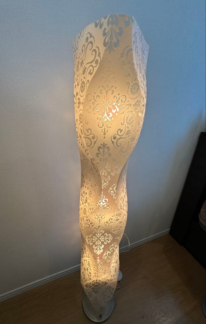 フロアスタンドライト3灯 ノーブルスパーク社 アラベスク調 高級感 お洒落