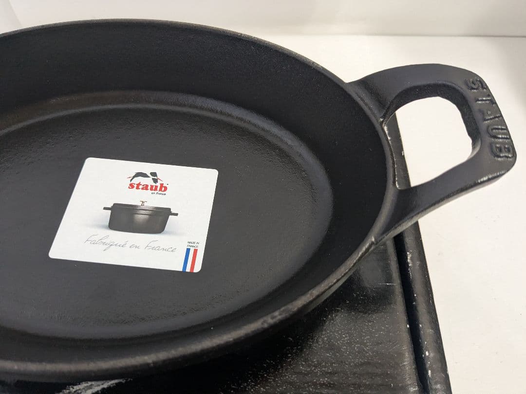 未使用　staub ストウブ　オーバル スタッカブル ディッシュ ブラック 21