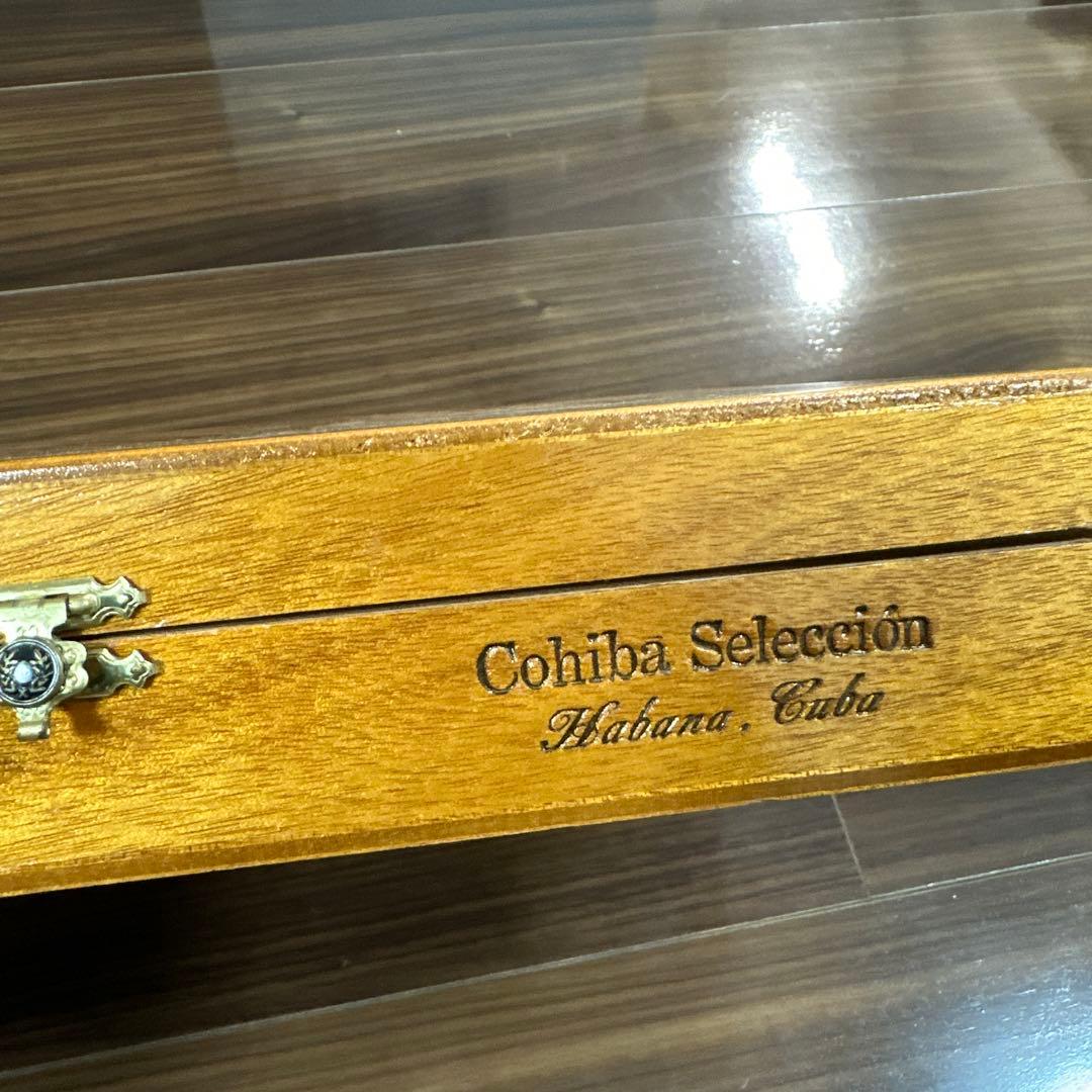 COHIBA 葉巻木箱（空箱)