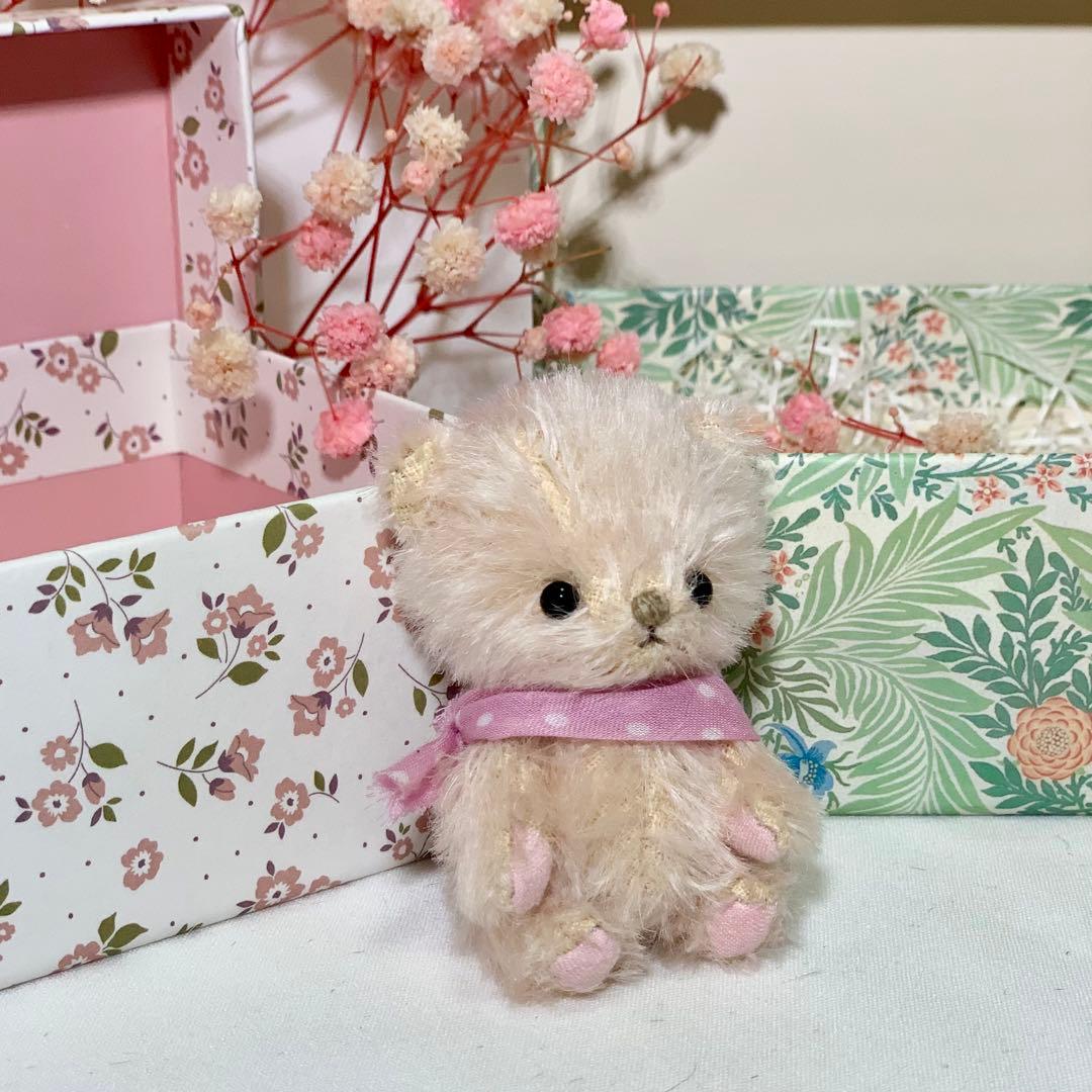 テディベア 小さな熊 ピンクベージュ色 可愛いくま ハンドメイドぬいぐるみ