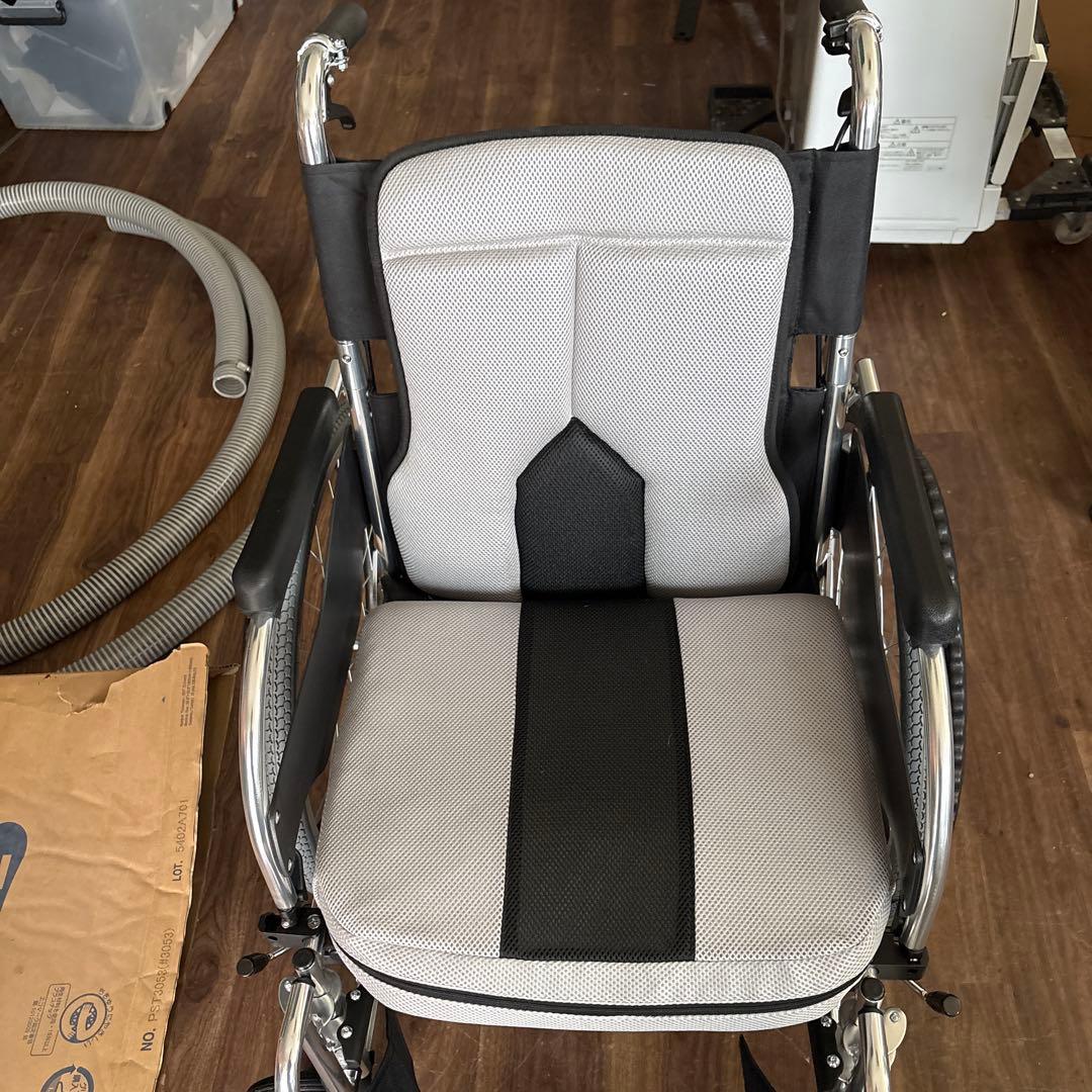 介助用車椅子 グレーとブラック