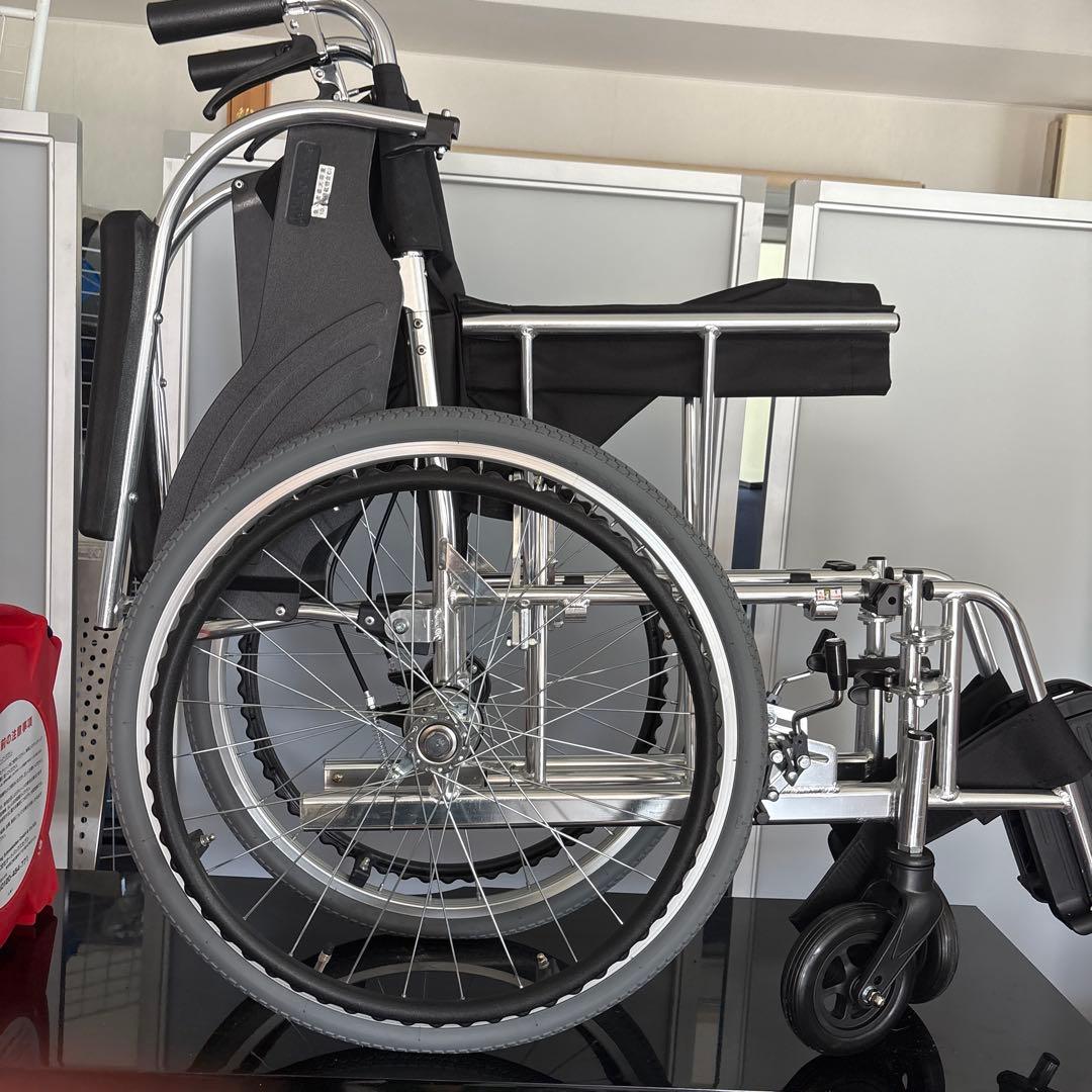 介助用車椅子 グレーとブラック