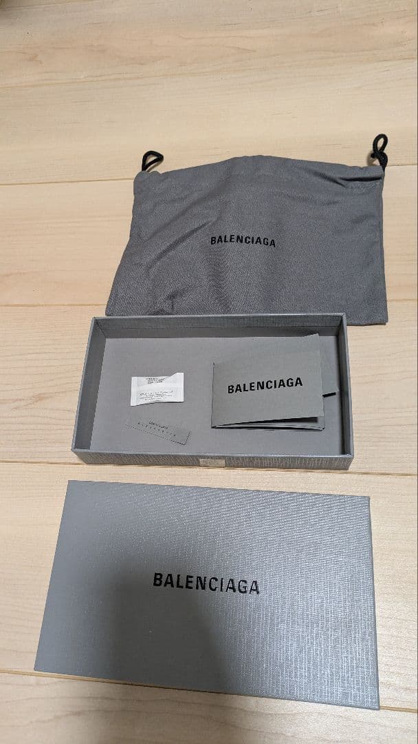 Balenciaga　ストラップ付きカードケース
