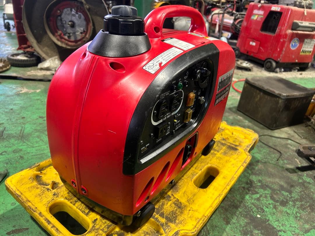 【実働整備済】新ダイワshindaiwa iEG900M-yインバーター発電機