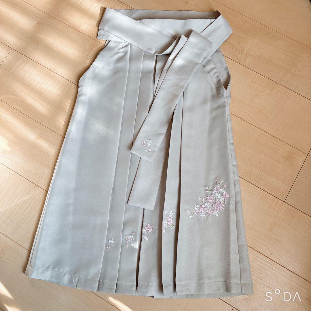 【キャサリンコテージ】袴セット（白花色着物×灰色袴）＋襦袢　130cm