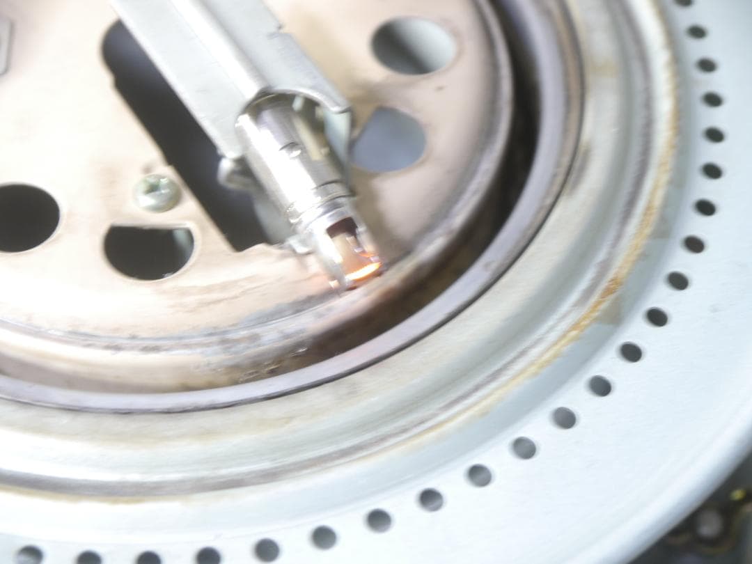 送料込❤動作品◆２０１３年◆　コロナ　灯油ストーブ 　 ホワイト