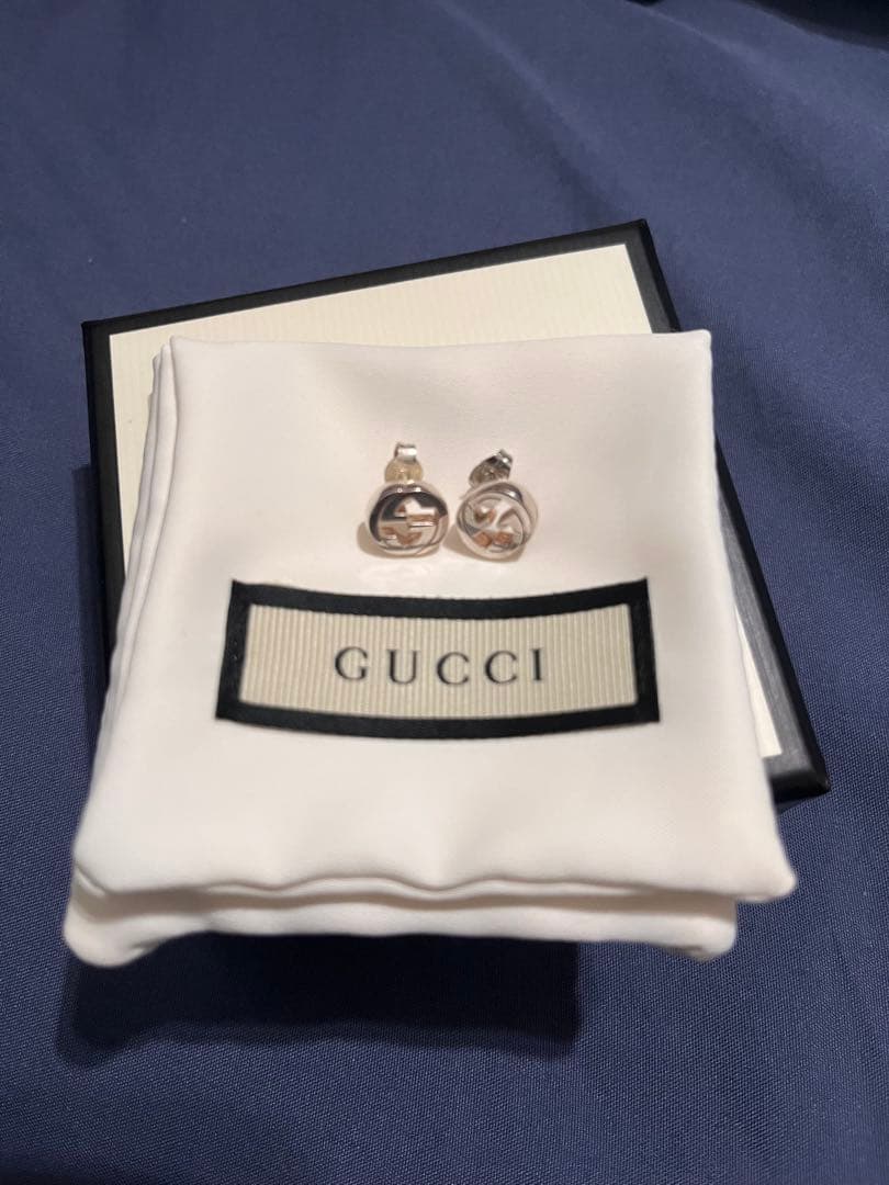 【期間限定 値下げ中】GUCCI シルバーインターロッキングGピアス