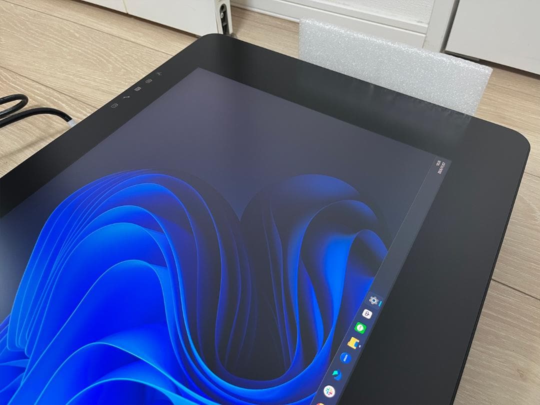 液タブ・ペンタブ Wacom Cintiq Pro 24 touch DTH-2420/K0