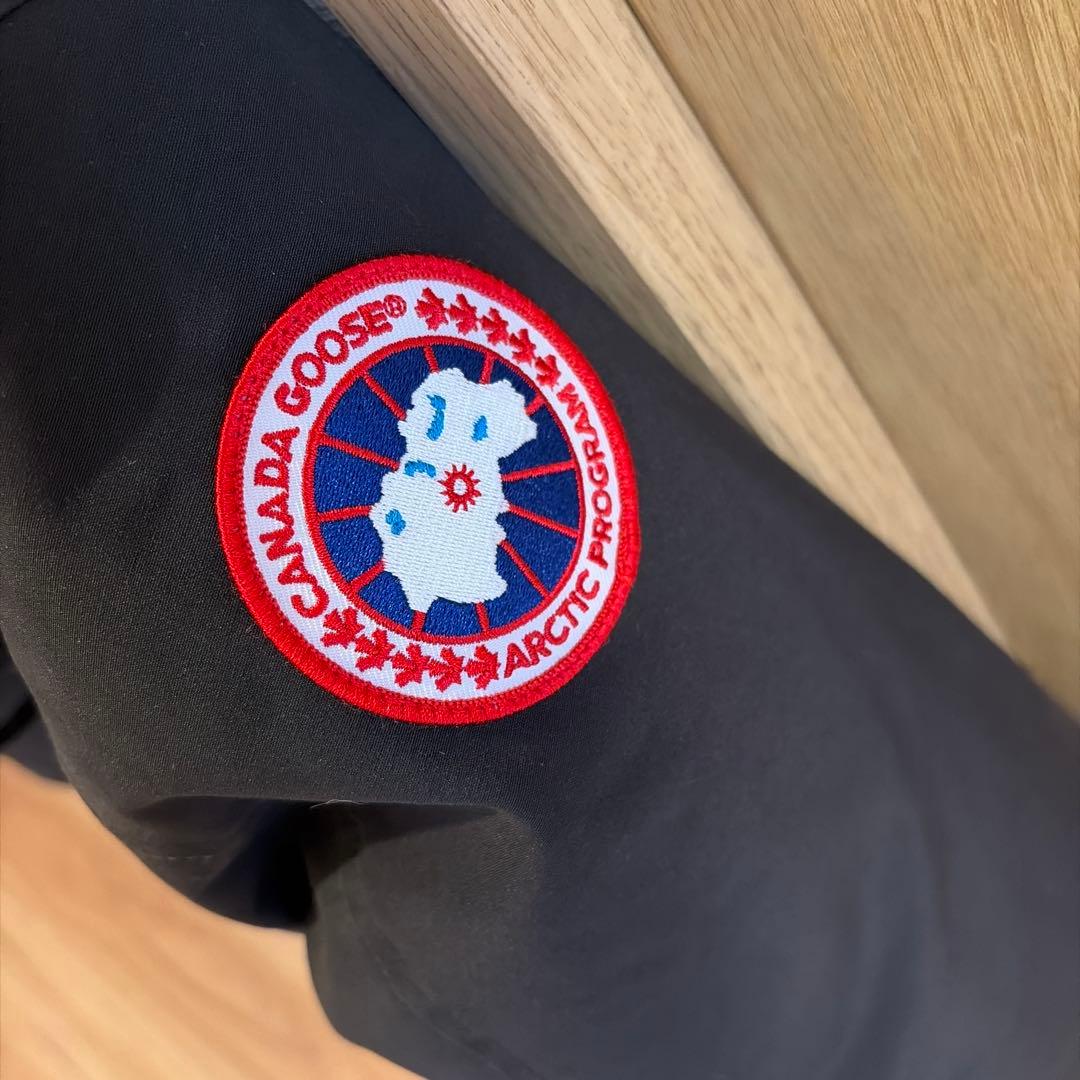 ファー付きブラックダウンジャケット