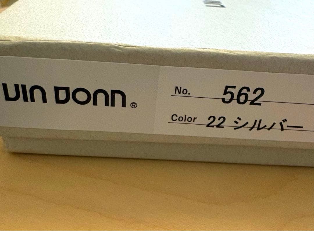 新品＊箱付　VIA DOAN シルバードット 二つ折り財布　水玉　がま口