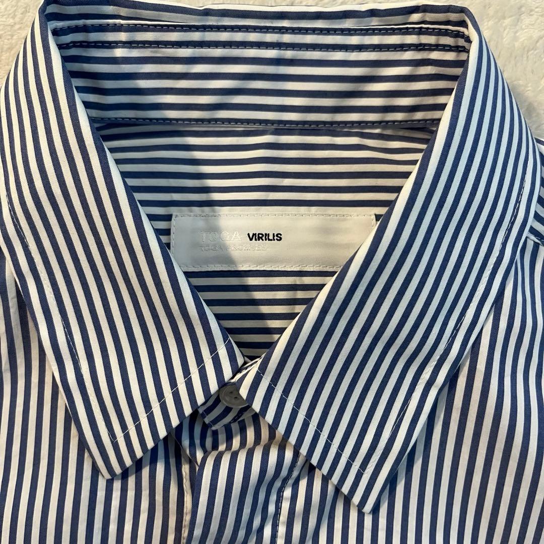 TOGA VIRILIS ストライプ 半袖シャツ ショート丈