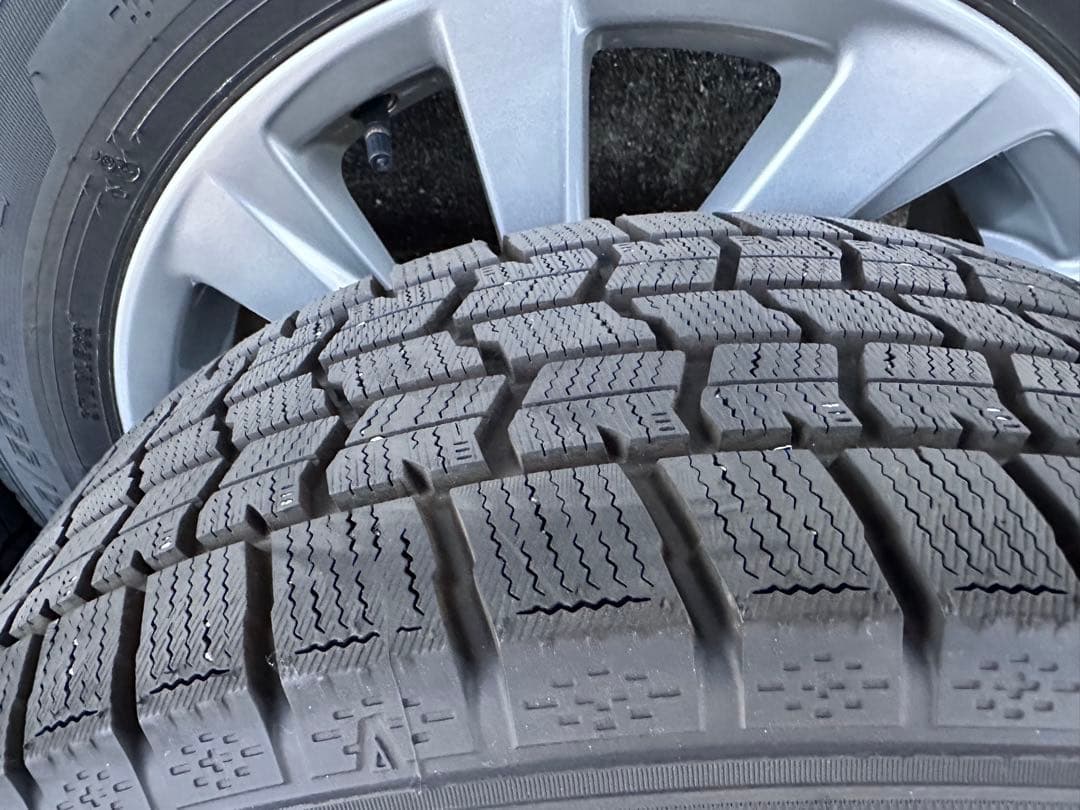 専用215/55R17スタッドレスタイヤ