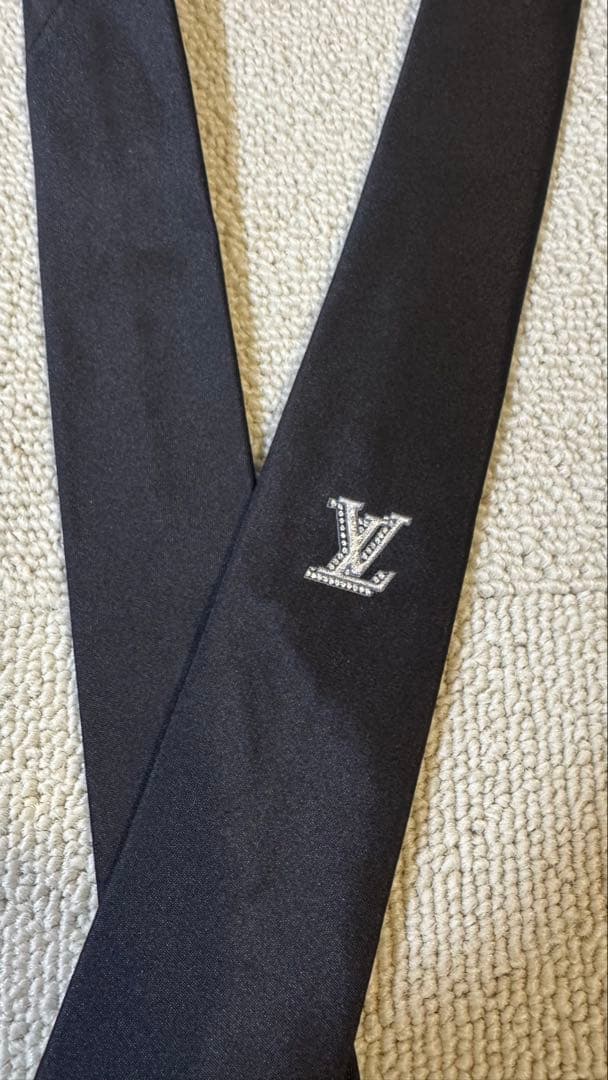 Louis Vuitton 黒 ネクタイ スリムタイ　ナロータイ