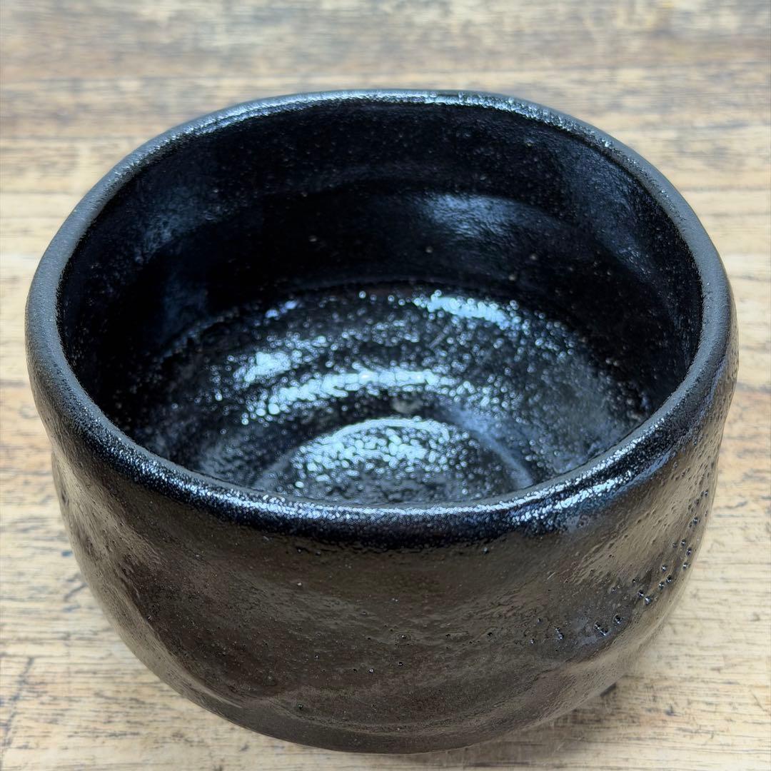 a785 送料込 一楽造 黒茶碗 黒楽 在銘 四方桟共箱 茶道具 抹茶碗