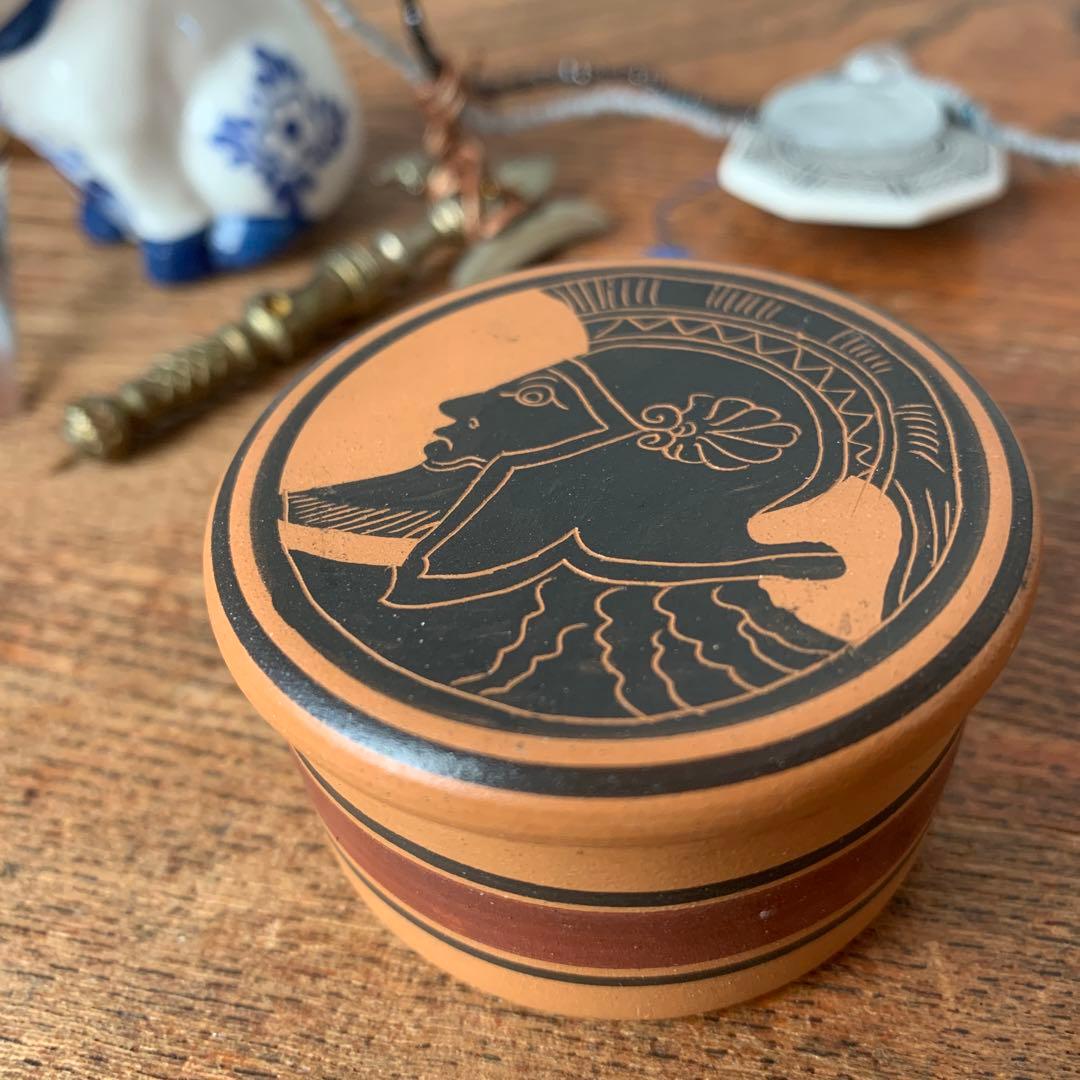 妻の作った　古物のガーランド　ミノタウロスのまわりで製作していた男ダイダロス