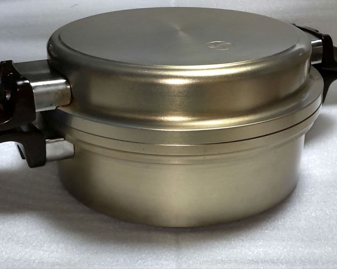 【希少 品】しばのキッチン 両手鍋 最高級ゴールドシリーズ