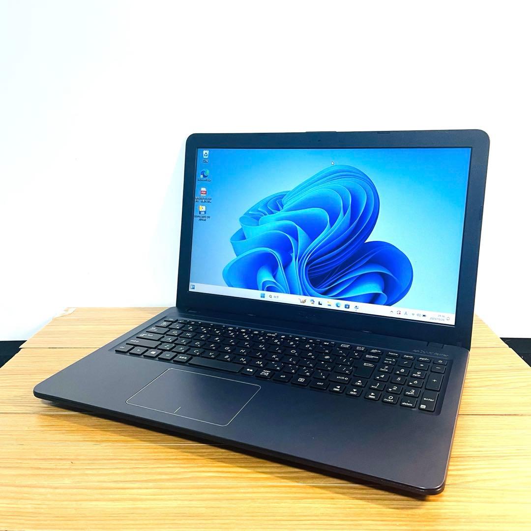 すぐ使える設定済2022モデル薄型ノートSSD256 win11オフィスカメラ