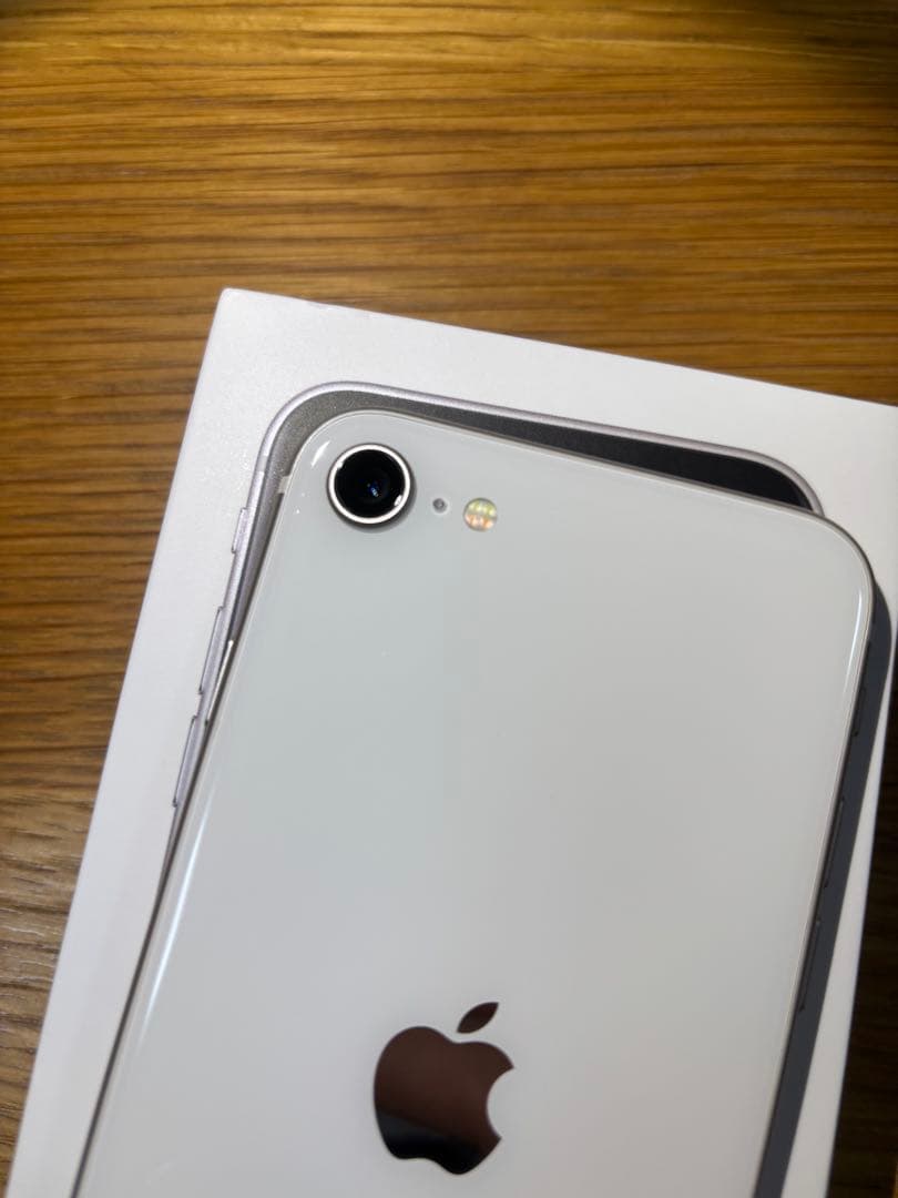 iPhone SE (第3世代) 64gb スターライト 本体
